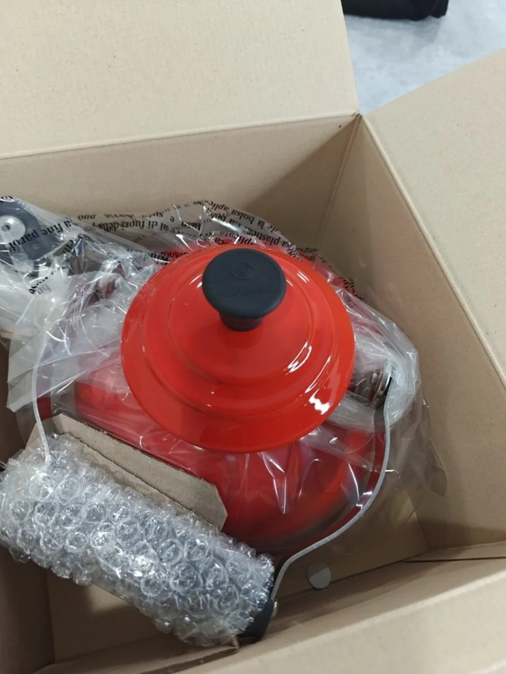 Le Creuset Q310167 1.6L Whistling Kettle New In box